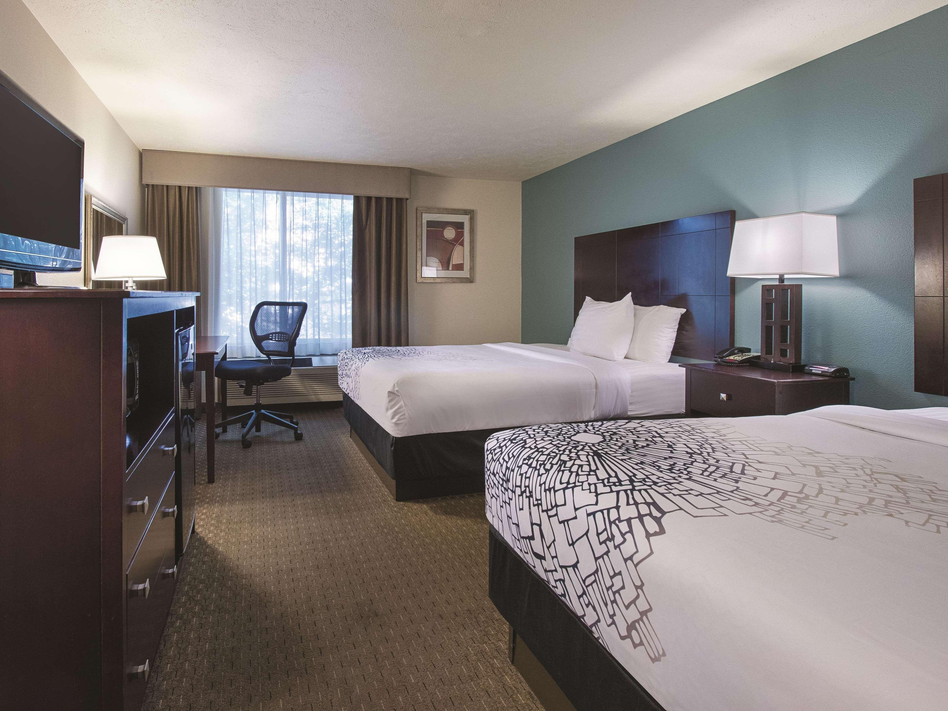 La Quinta By Wyndham Portland Nw Hotel Exterior photo