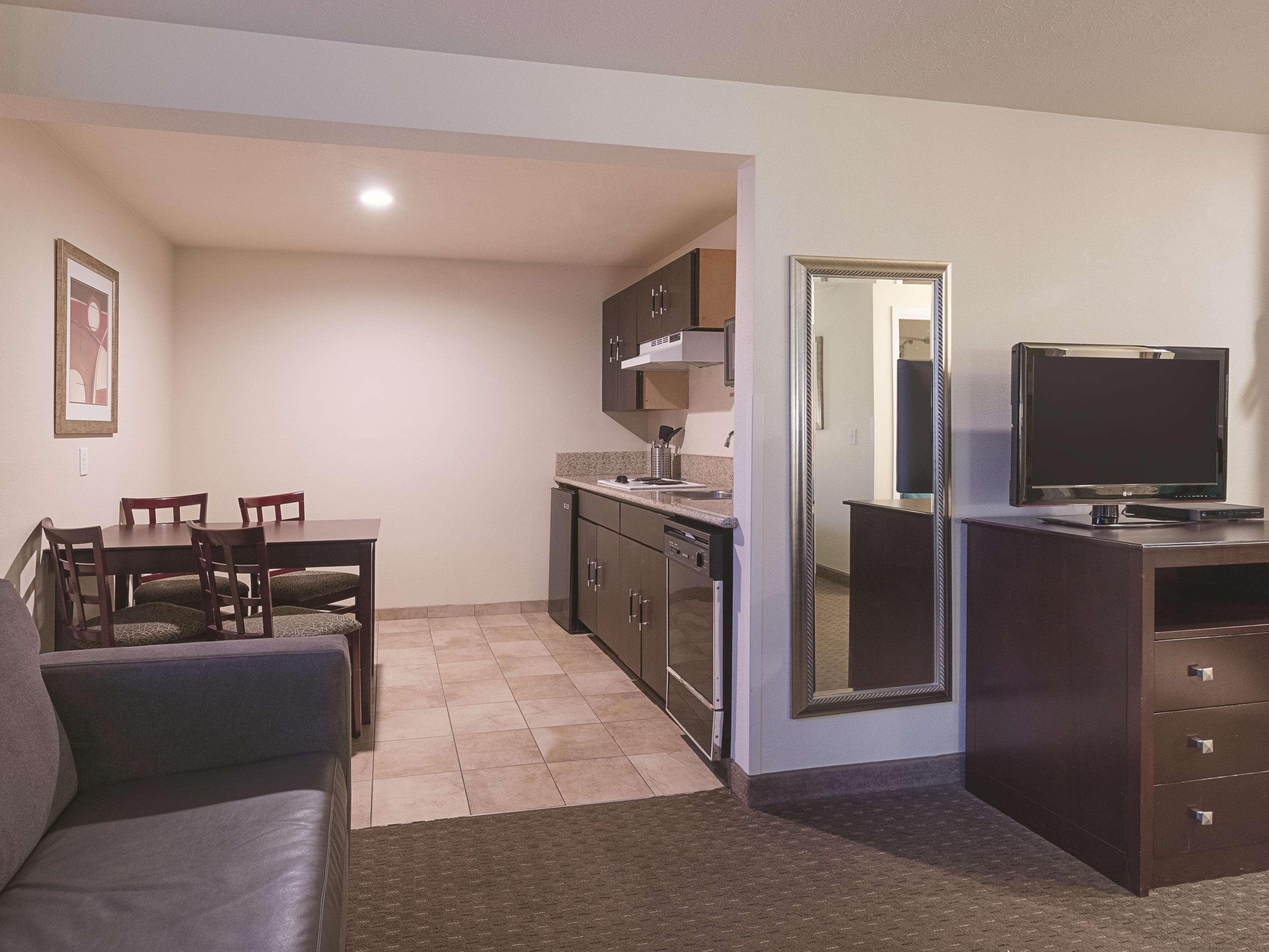 La Quinta By Wyndham Portland Nw Hotel Exterior photo