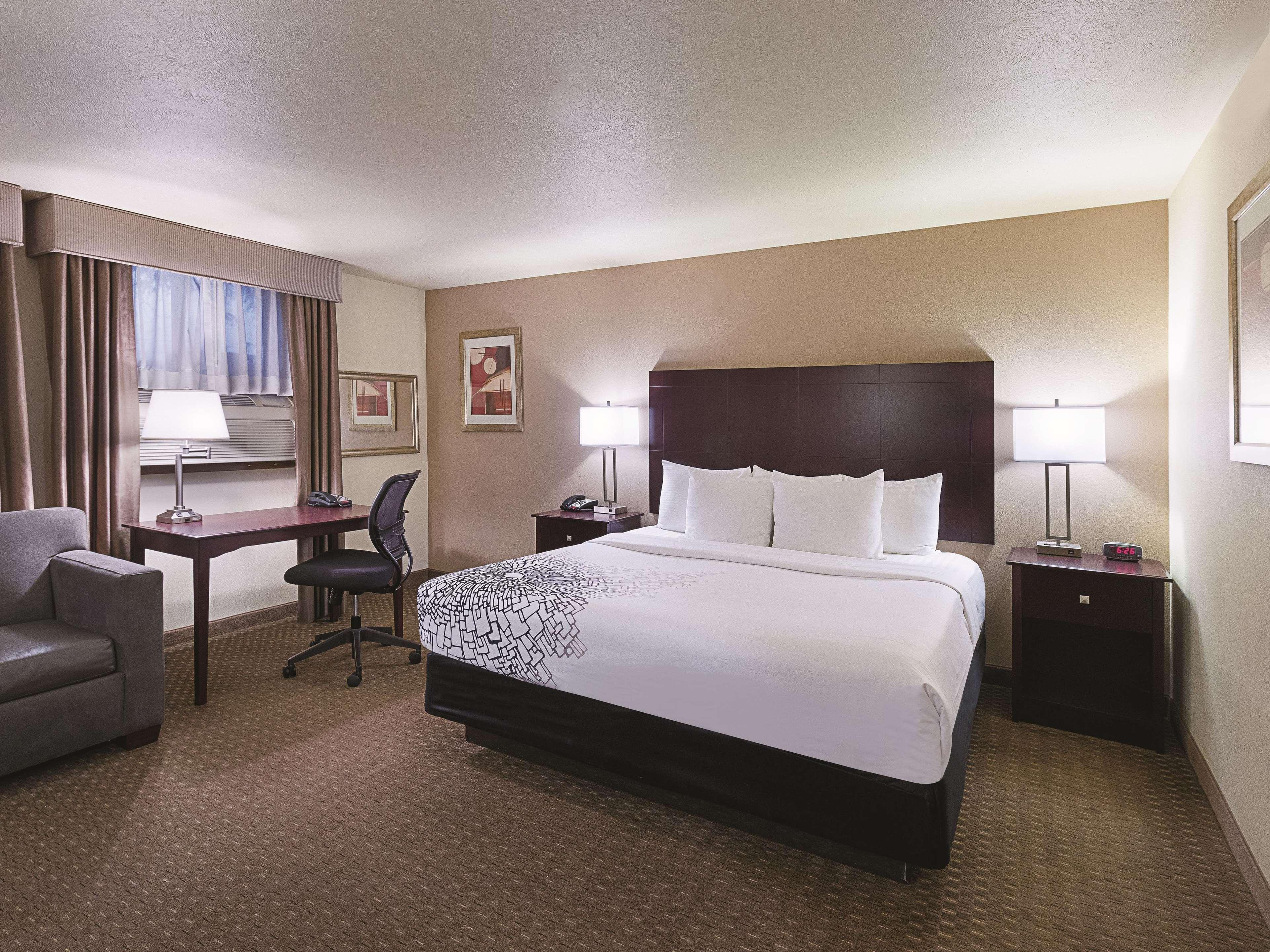La Quinta By Wyndham Portland Nw Hotel Exterior photo
