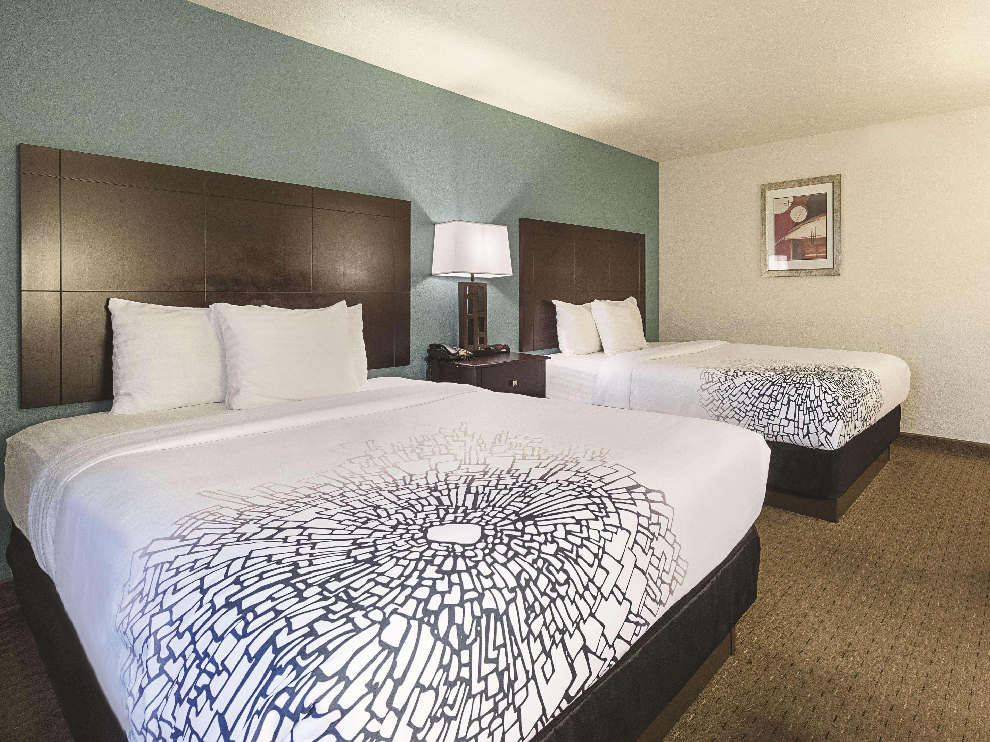 La Quinta By Wyndham Portland Nw Hotel Exterior photo