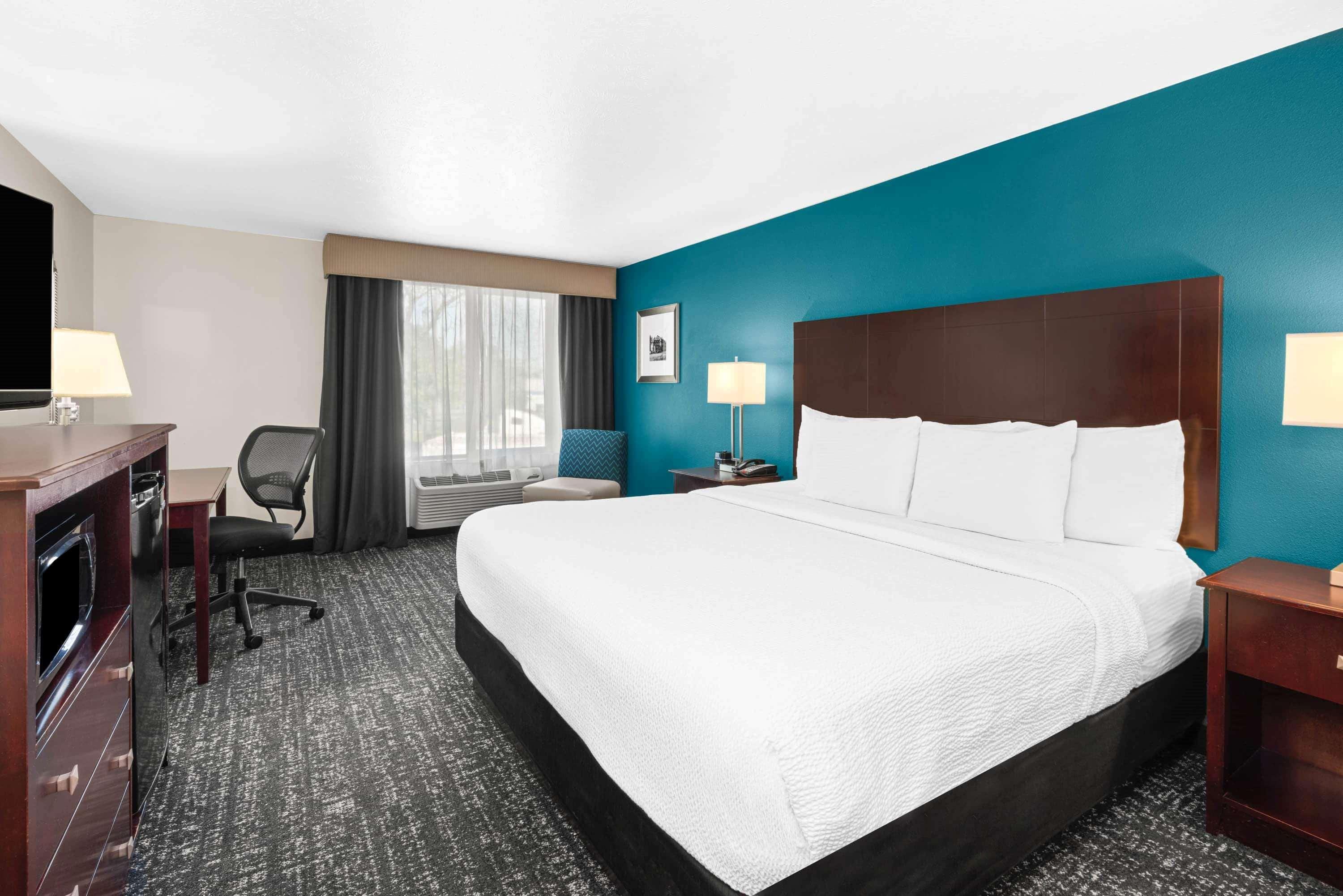La Quinta By Wyndham Portland Nw Hotel Exterior photo