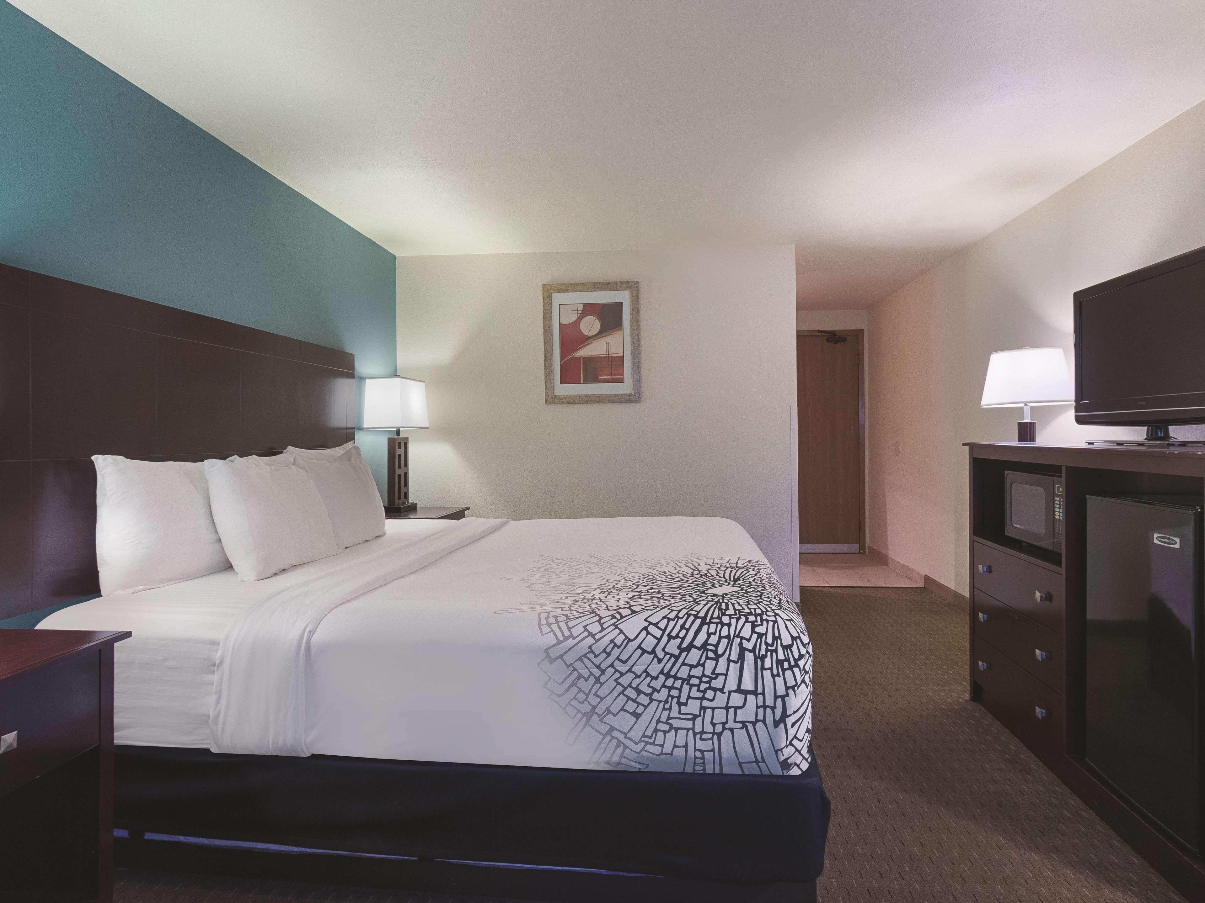 La Quinta By Wyndham Portland Nw Hotel Exterior photo