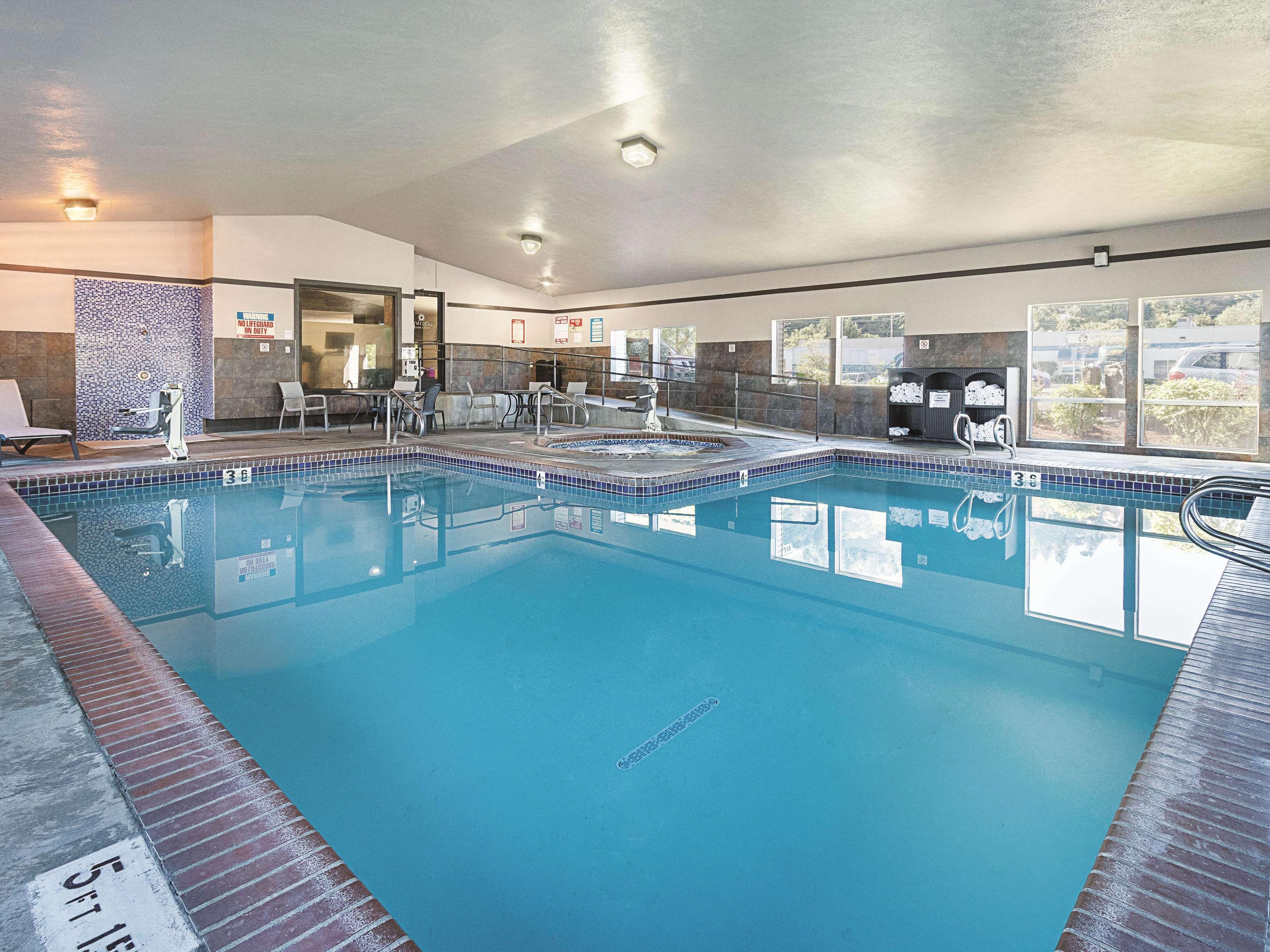 La Quinta By Wyndham Portland Nw Hotel Exterior photo