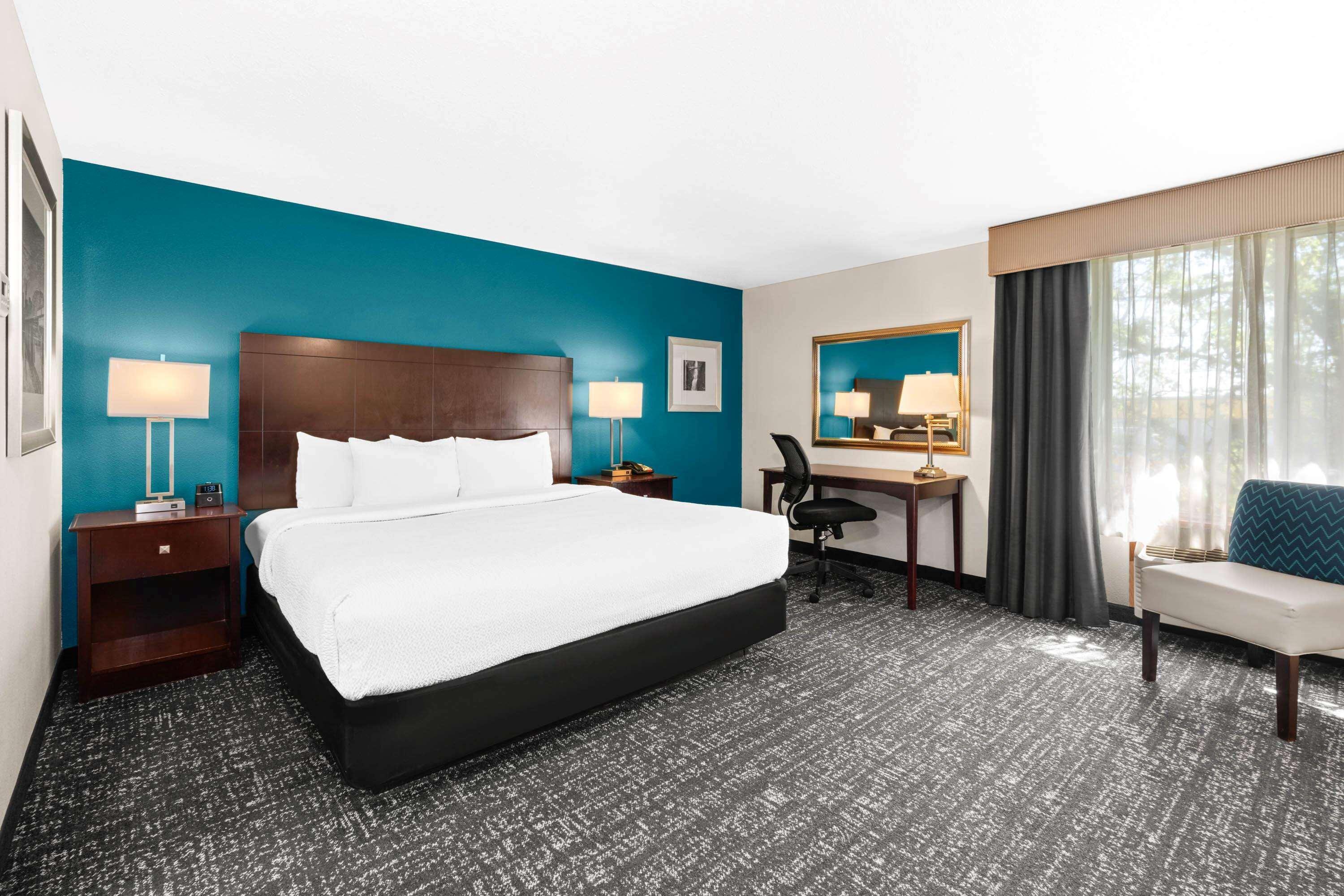 La Quinta By Wyndham Portland Nw Hotel Exterior photo