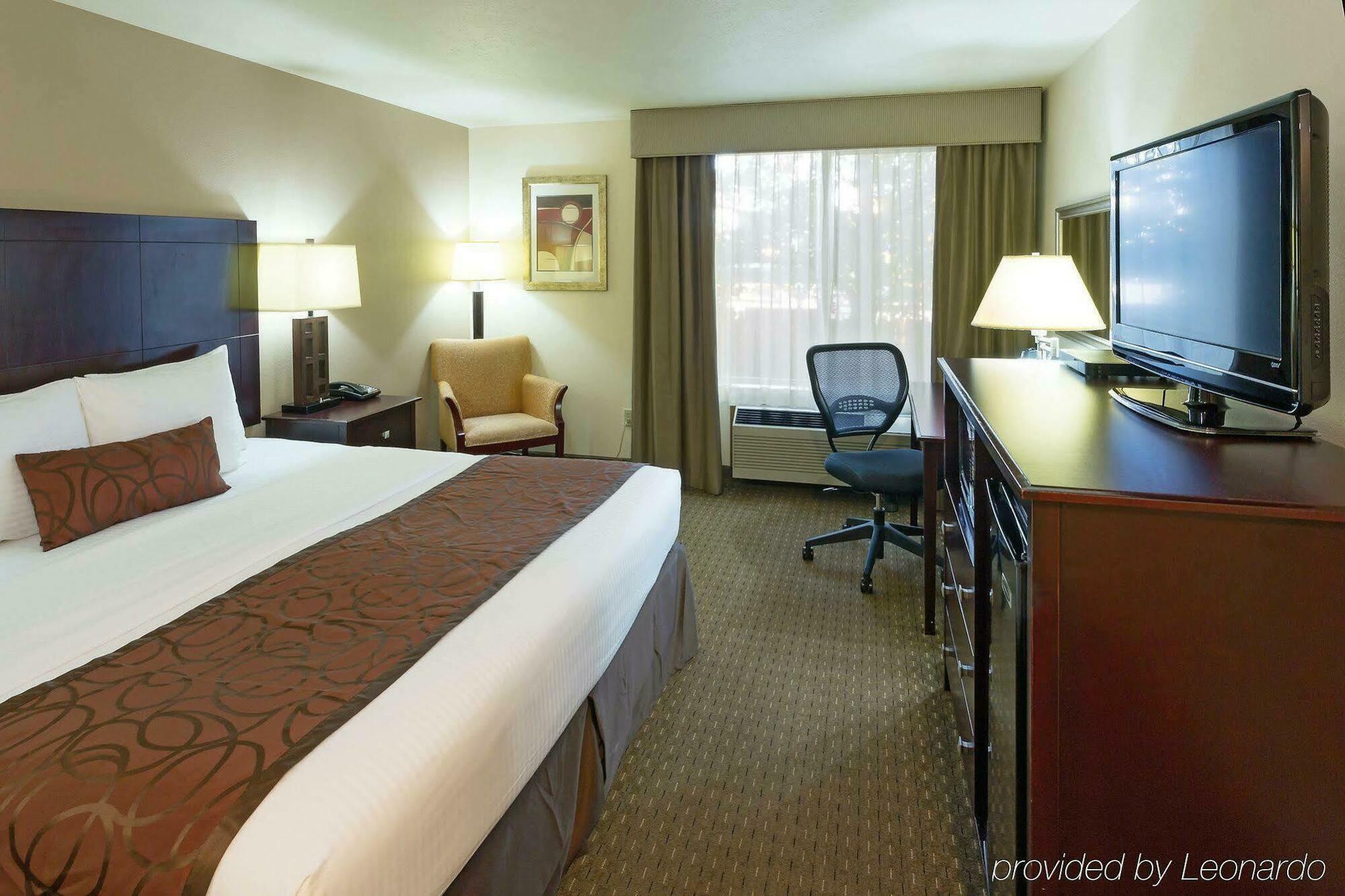 La Quinta By Wyndham Portland Nw Hotel Exterior photo